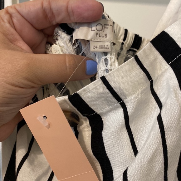 NWT Black and White Striped Romper - Picture 4 of 6